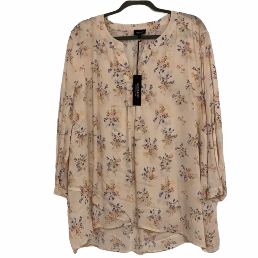 Jones & Co long sleeve Soft Floral Pint Blouse